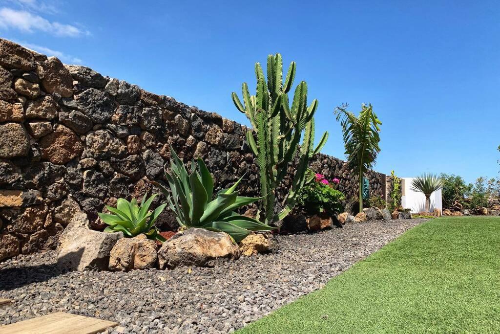Agua Guesthouse Lajares Villa Con Jacuzzi Exterior photo